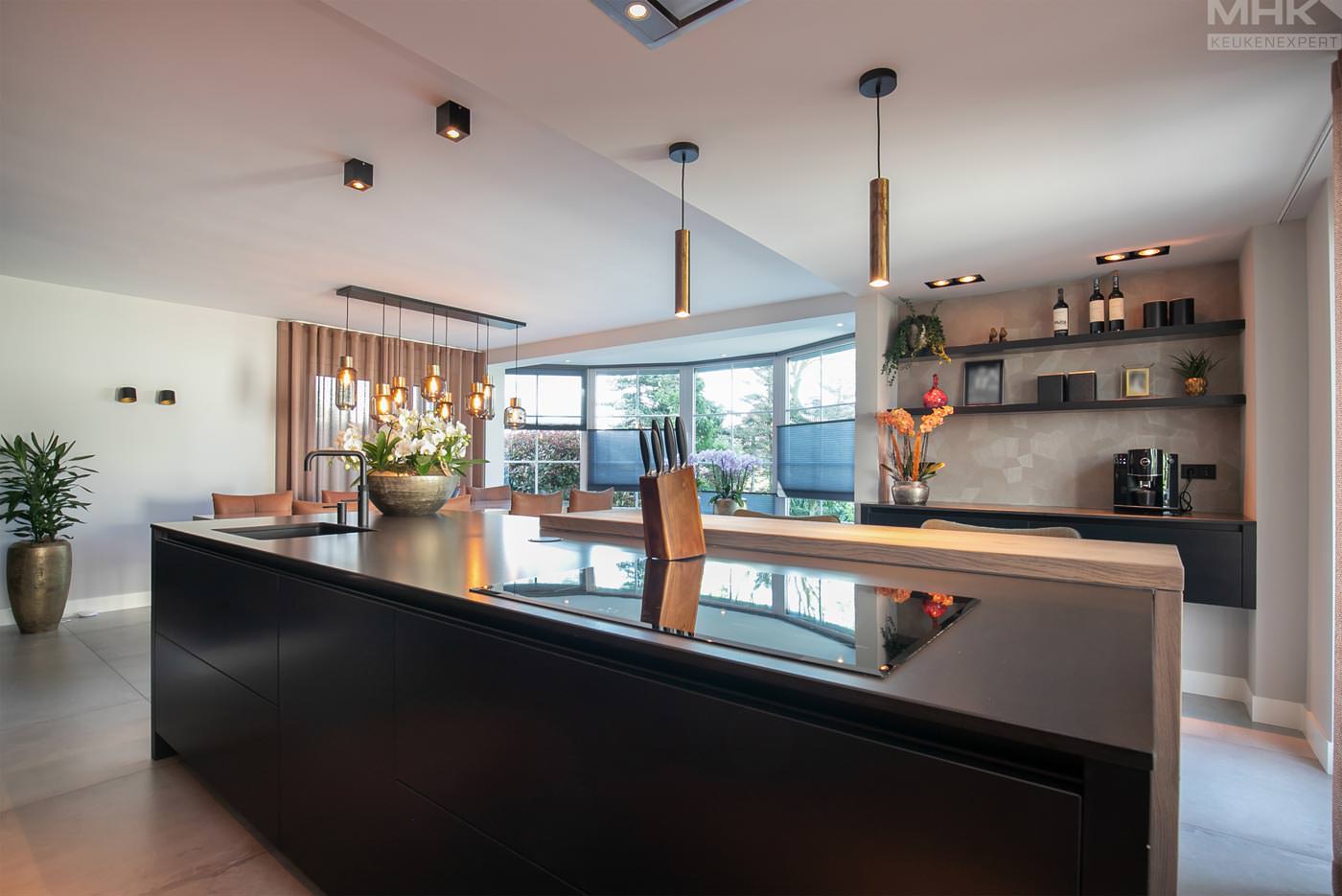 14Keuken-Zwarz-Hout-Verhoeven